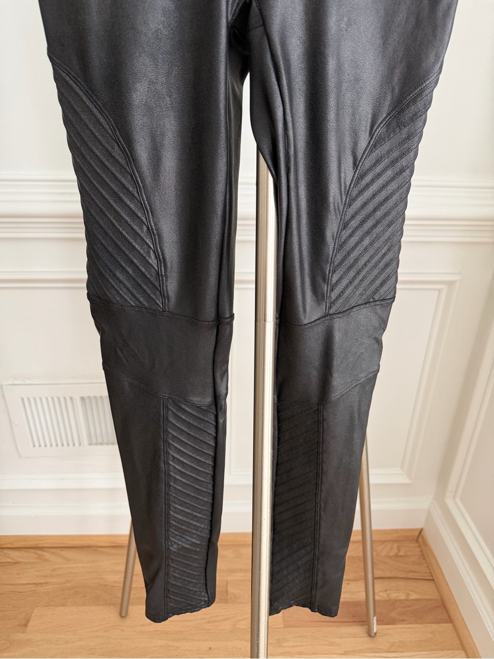 SPANX Moto Faux Leather Leggings in Black Size Large - Picture 5 of 9